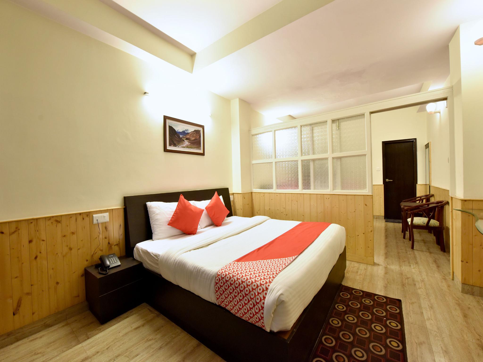 Flagship 8421 Hotel Seven Hills