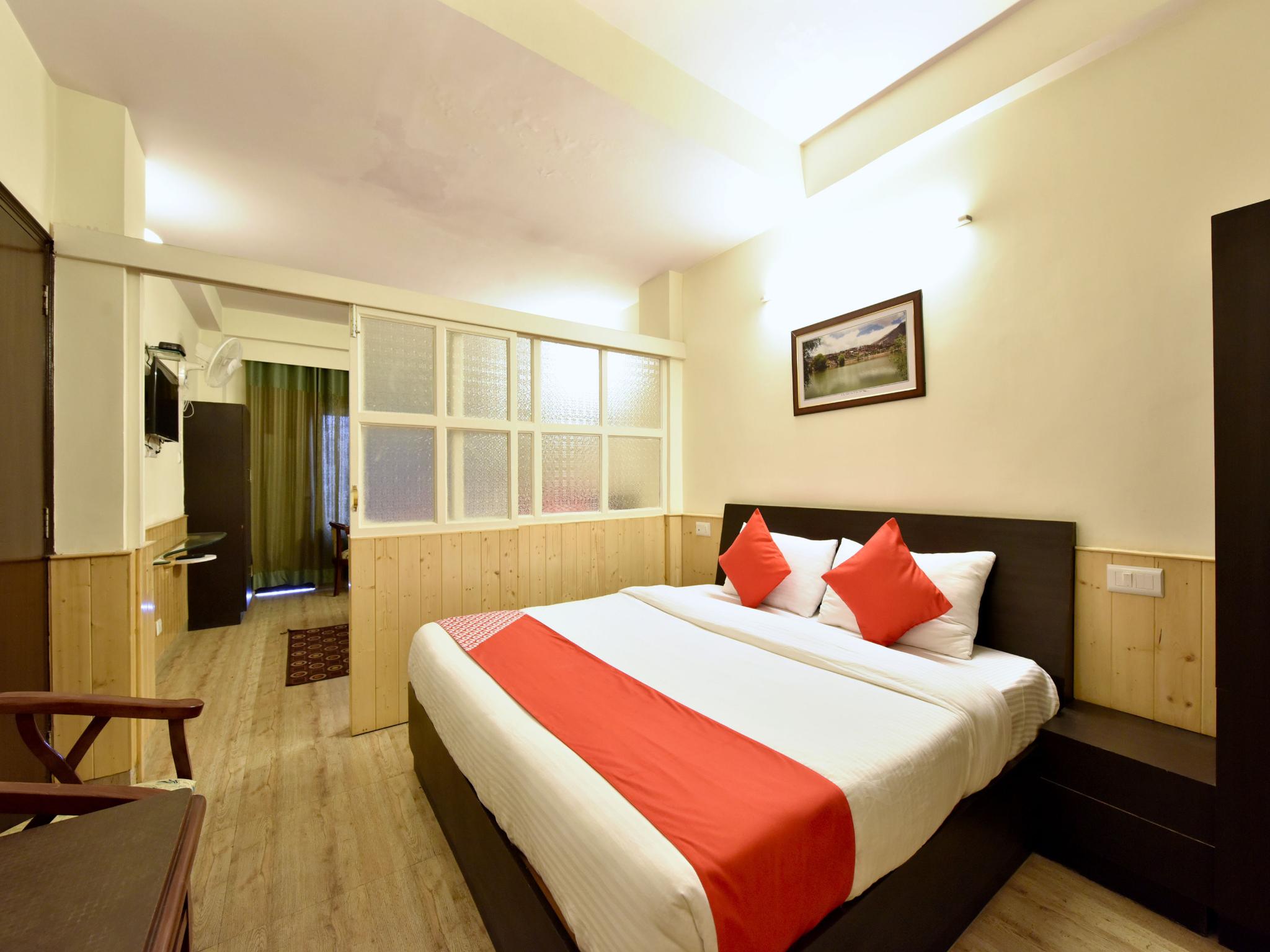 Flagship 8421 Hotel Seven Hills