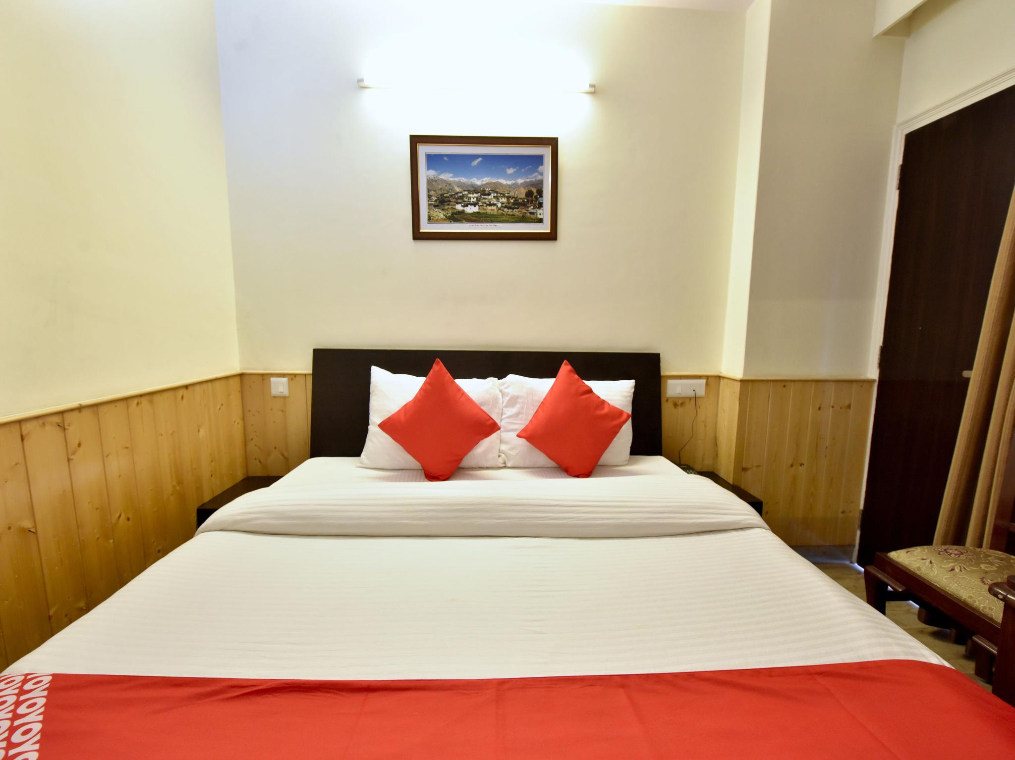 Flagship 8421 Hotel Seven Hills