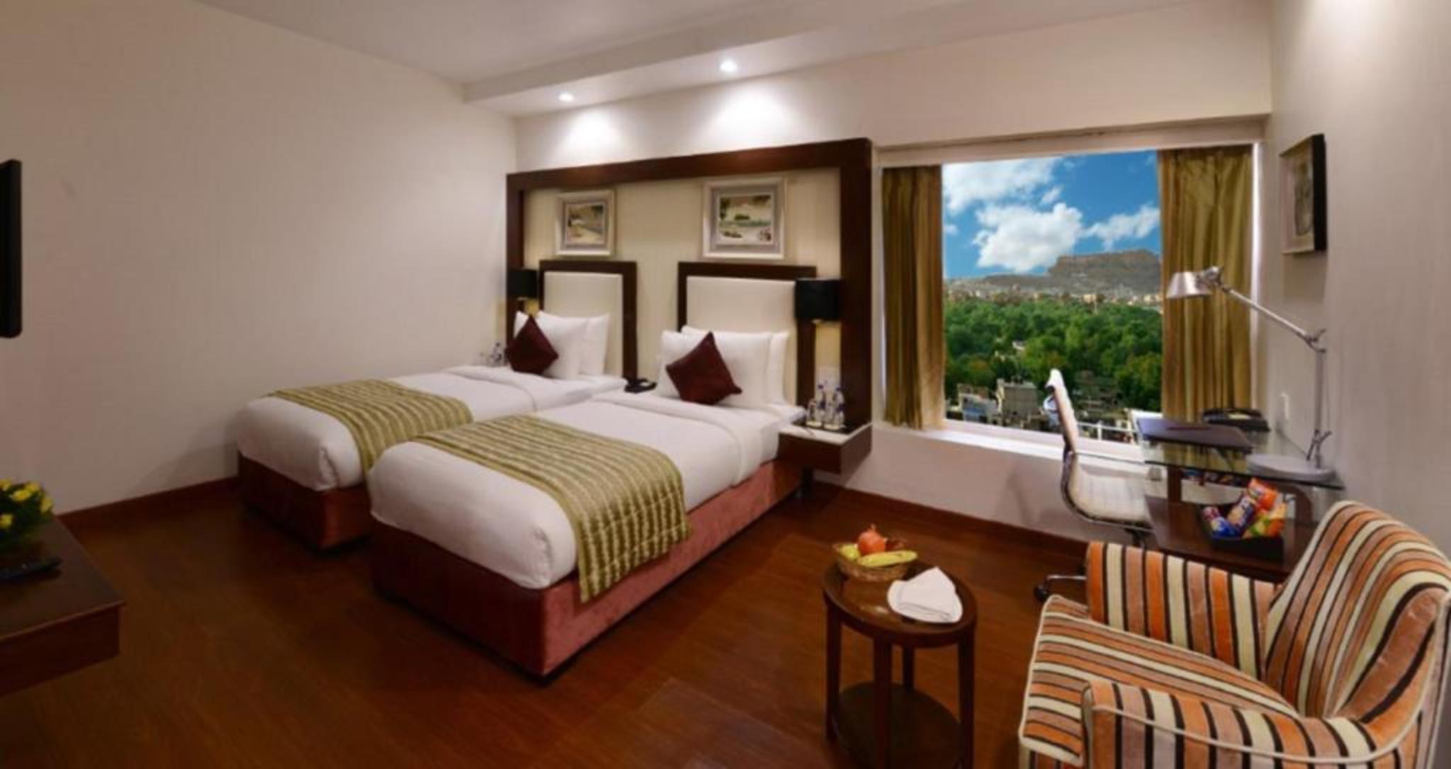 DELUXE, TWIN BEDS