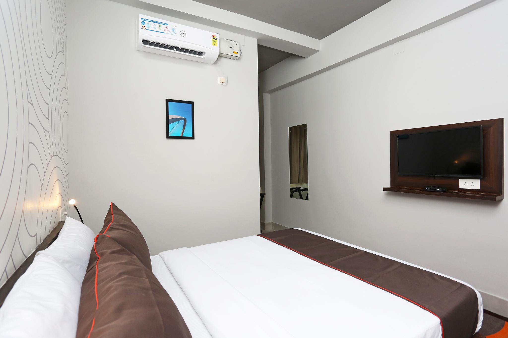 Collection O 19529 Hotel Bhinna Sakala