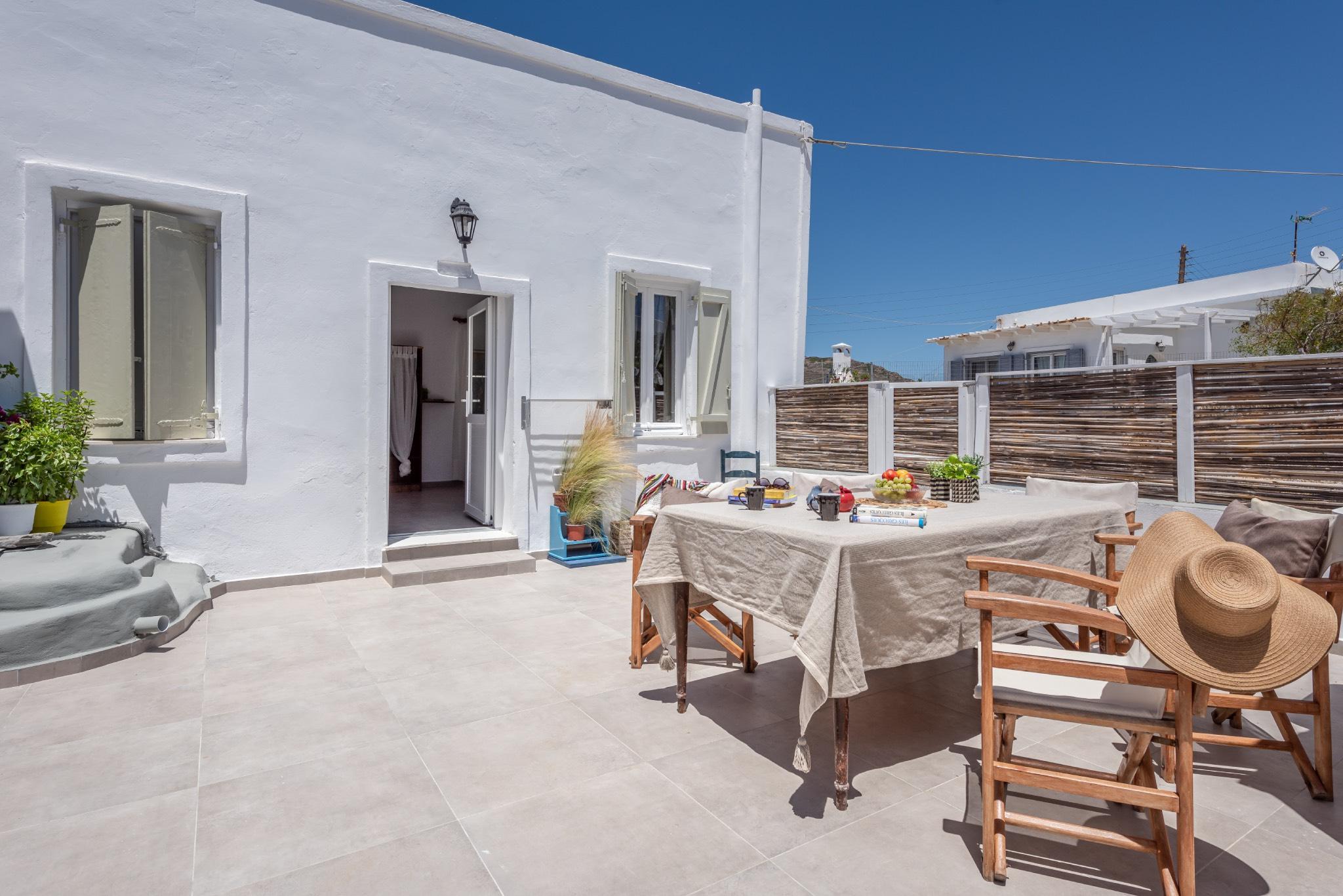 Plakes Sea View Suites