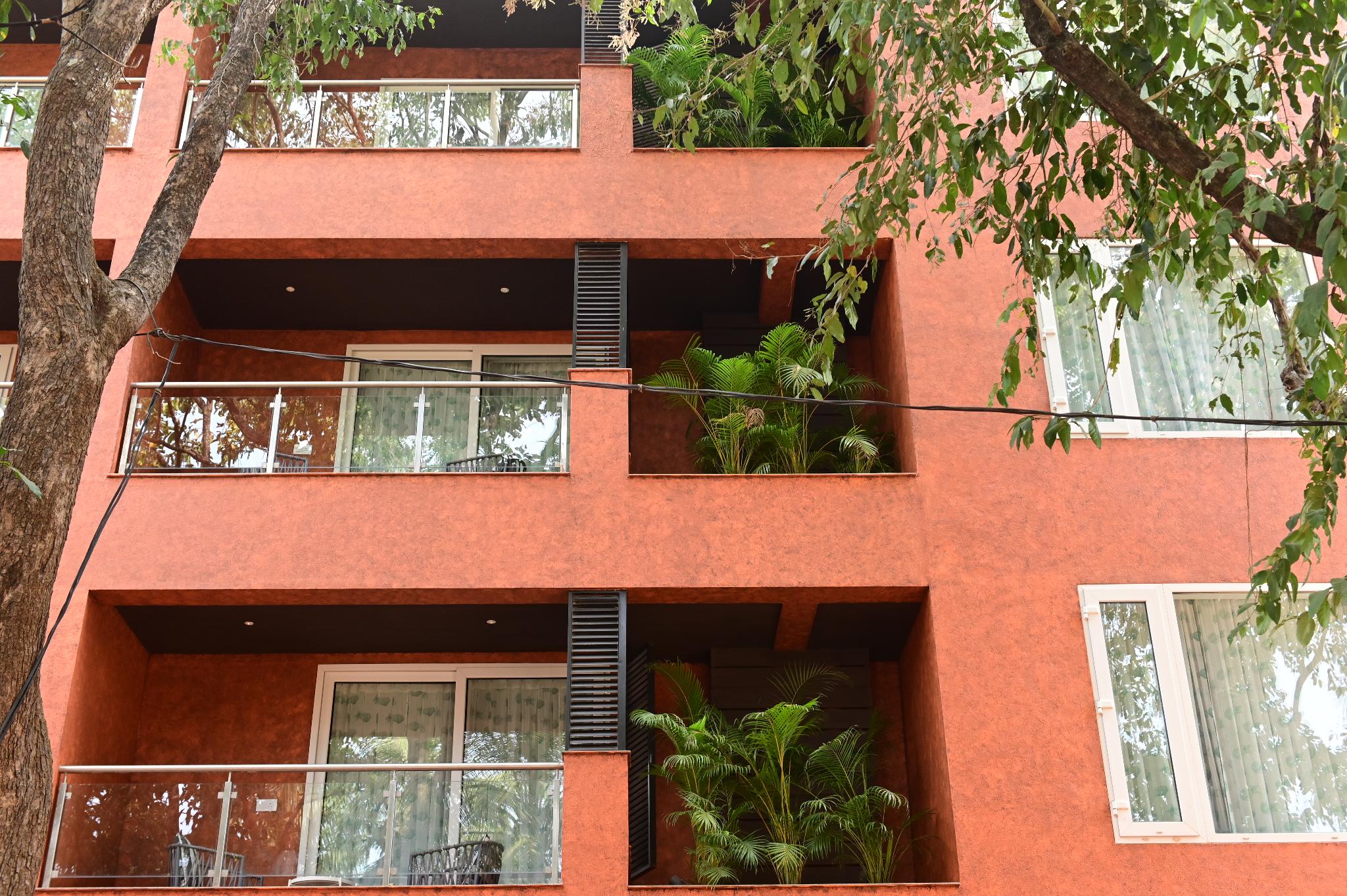 Side Image 1